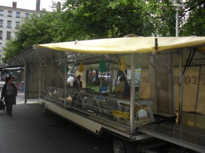 market trailer